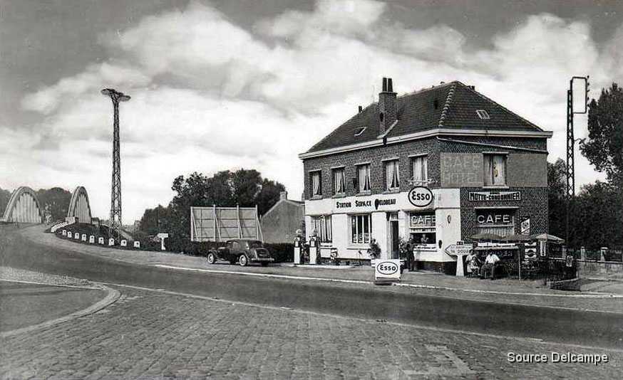 59 Aubencheul Cafe Hotel.jpg